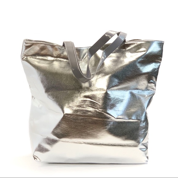 (NWOT) VERA WANG | Large Silver Tote Hanbag - Picture 2 of 8